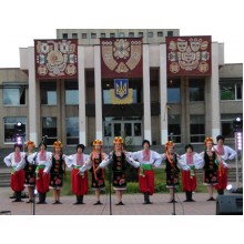 Український народний костюм для танцювального колективу